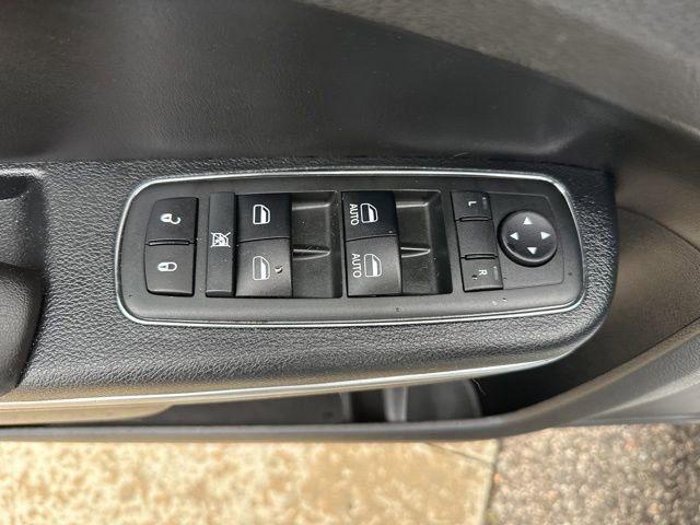 Used 2017 Chrysler 300 C w/ Safetytec Plus Group AWD/4WD image 11