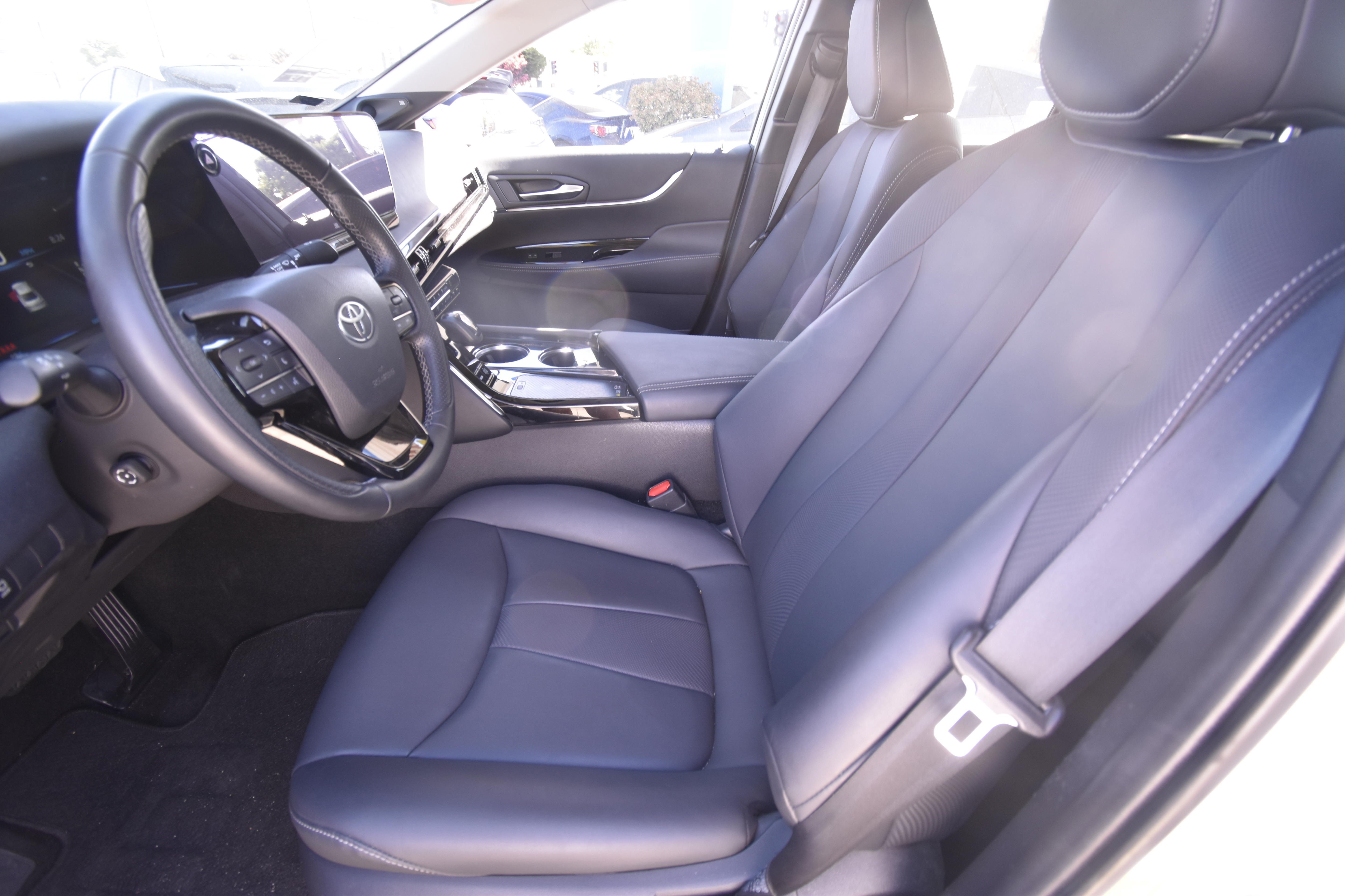 Used 2023 Toyota Mirai w/ Advanced Technology Package RWD image 2