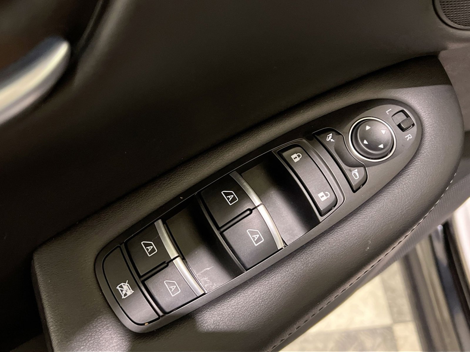 Used 2023 INFINITI QX50 Luxe image 31