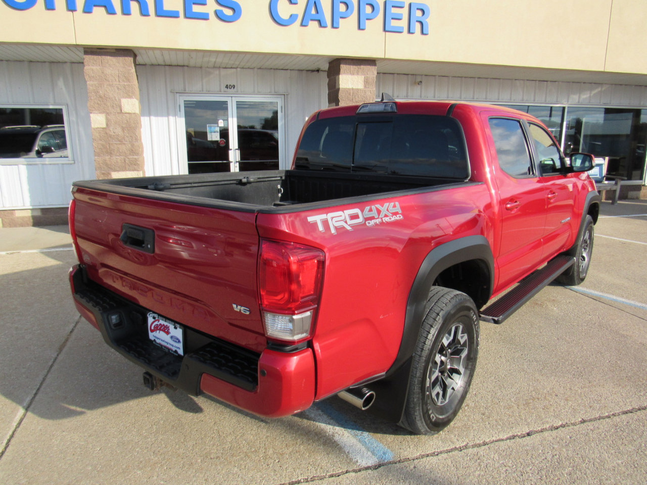 Used 2017 Toyota Tacoma TRD Off-Road image 5