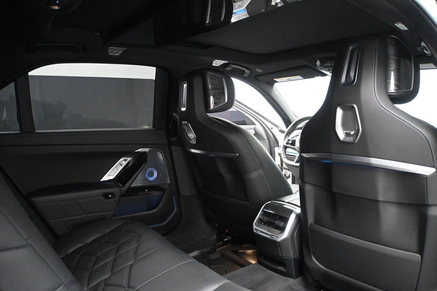 Used 2023 BMW 760i xDrive w/ Executive Package AWD/4WD image 24