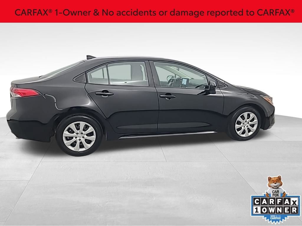 Used 2025 Toyota Corolla LE image 2