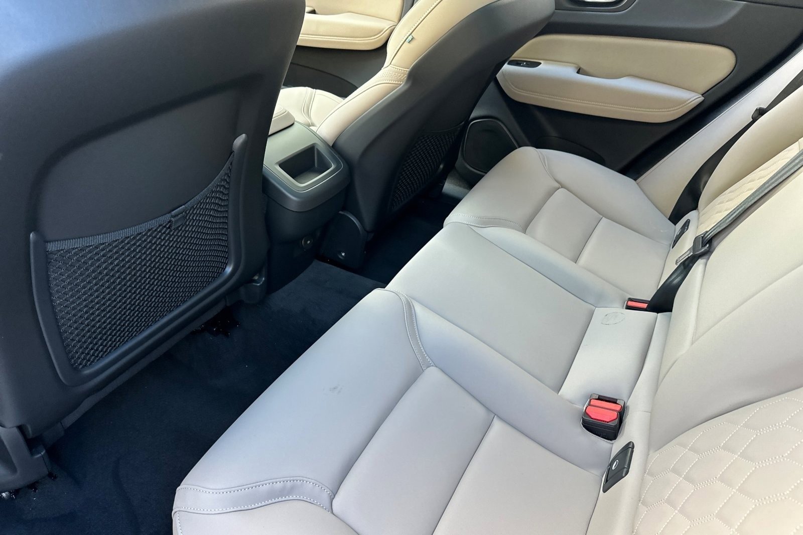 New 2026 Volvo XC60 B5 Plus w/ Protection Package image 4