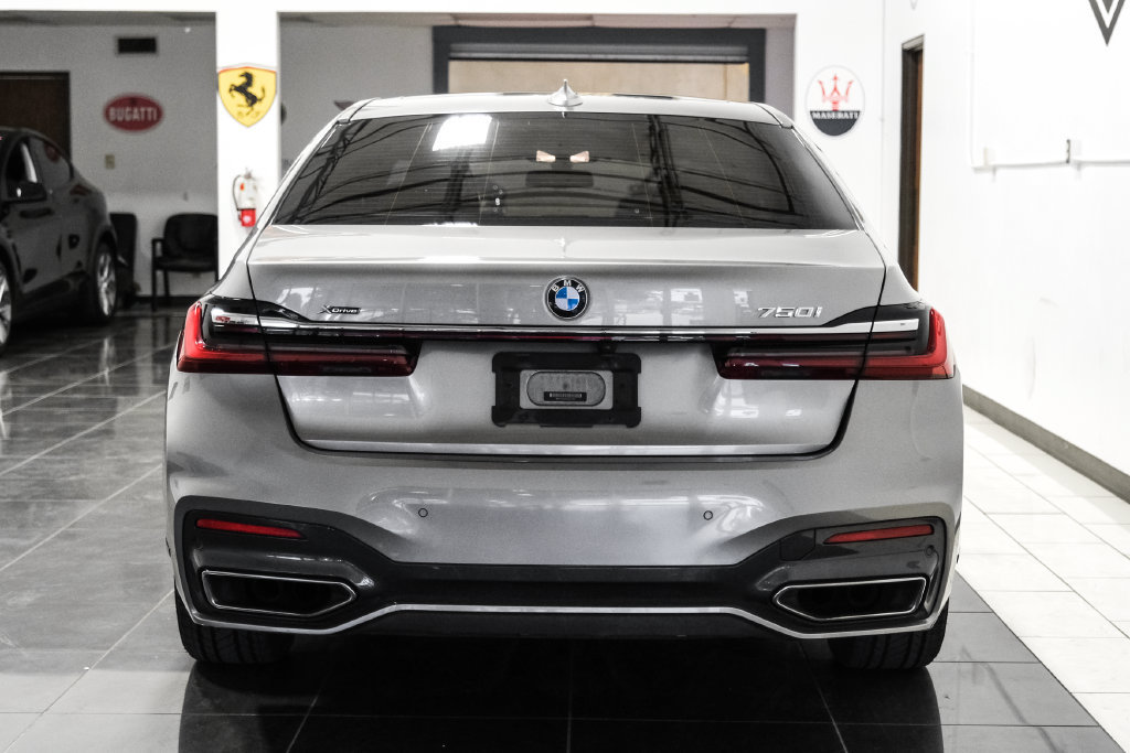 Used 2021 BMW 750i xDrive w/ M Sport Package AWD/4WD image 9