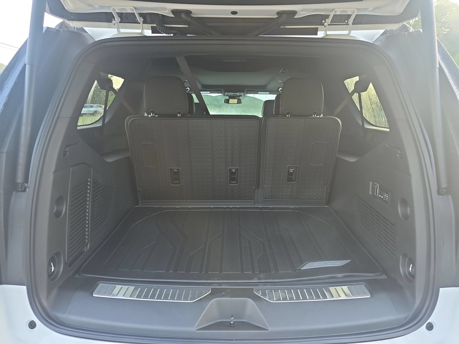 New 2026 Chevrolet Suburban Z71 w/ Comfort Package AWD/4WD image 27