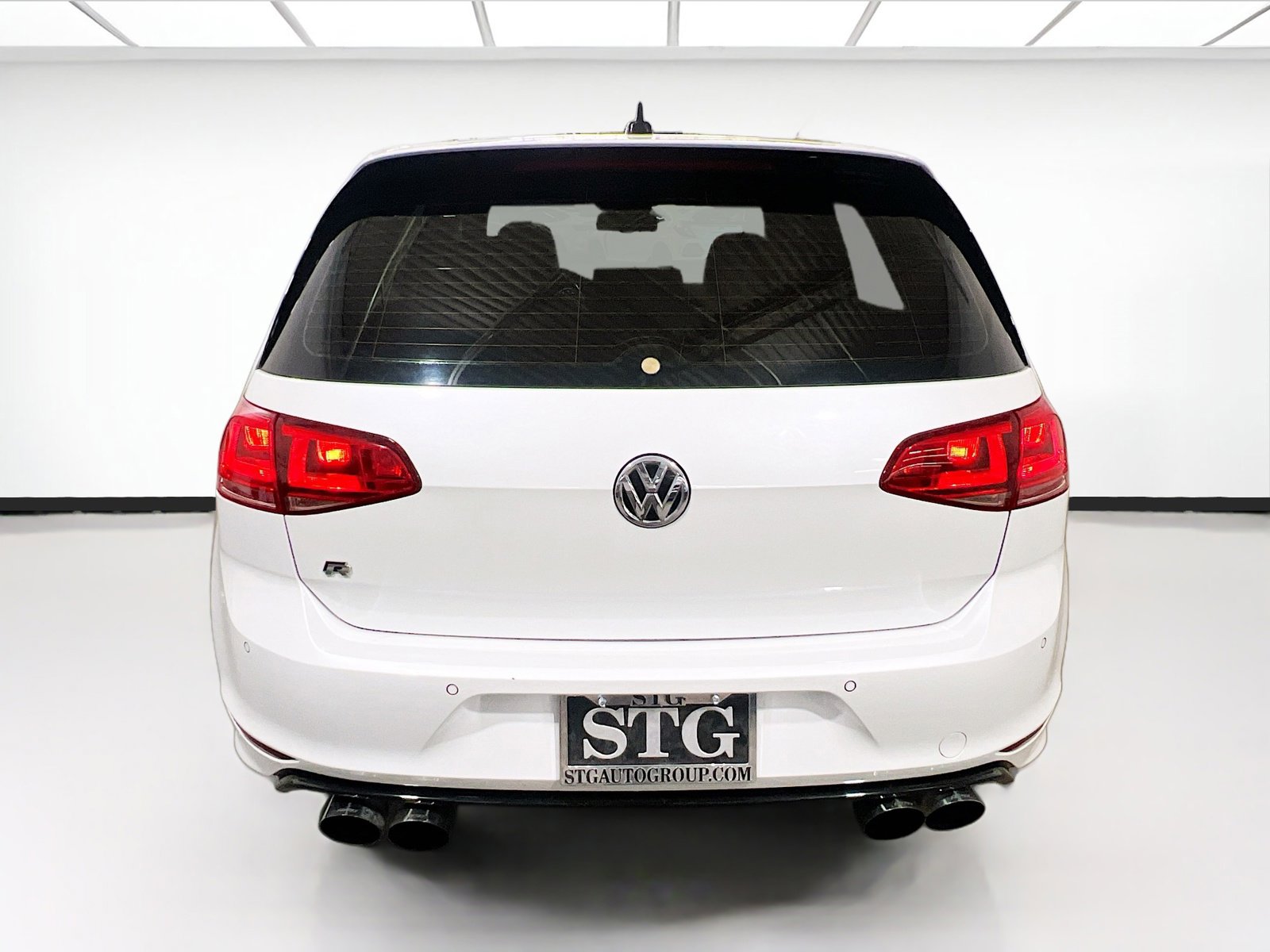 Used 2016 Volkswagen Golf R 4-Door image 5