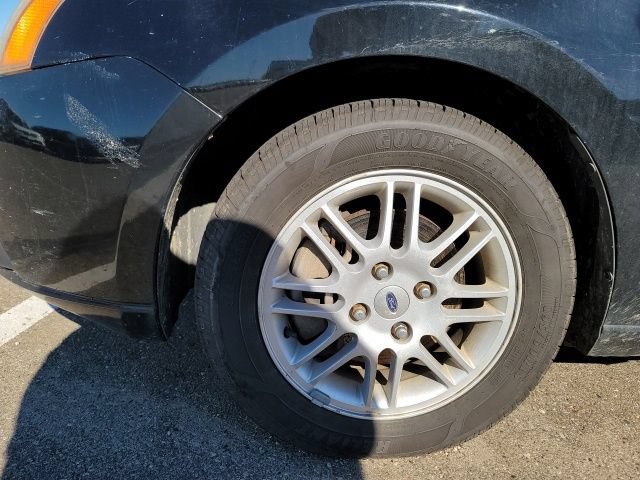 Used 2010 Ford Focus SE FWD image 12