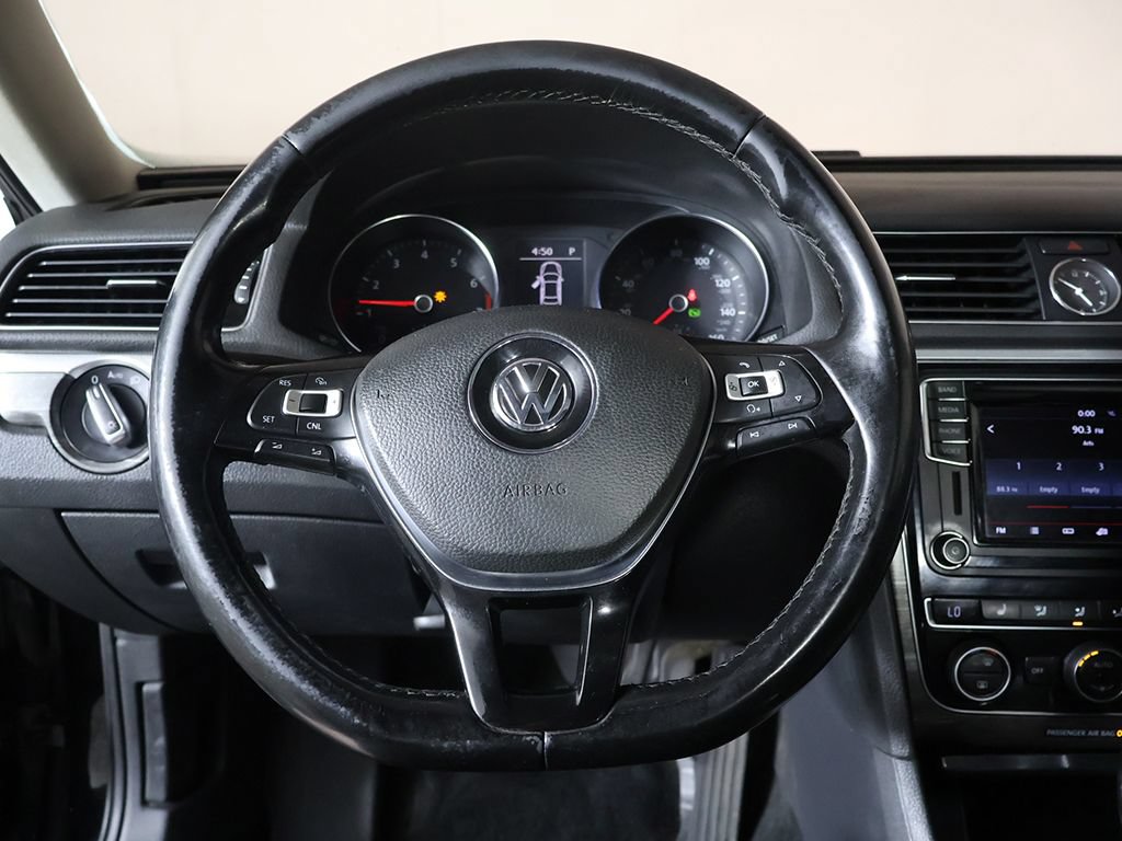 Used 2017 Volkswagen Passat 1.8T SE FWD image 31