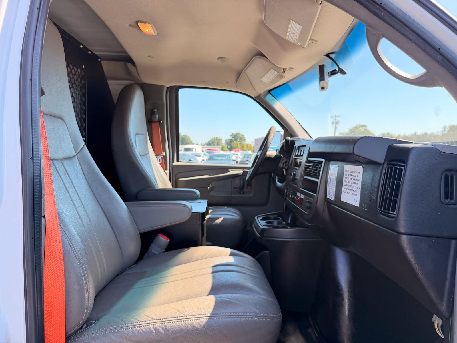 Used 2014 Chevrolet Express 2500 RWD image 24