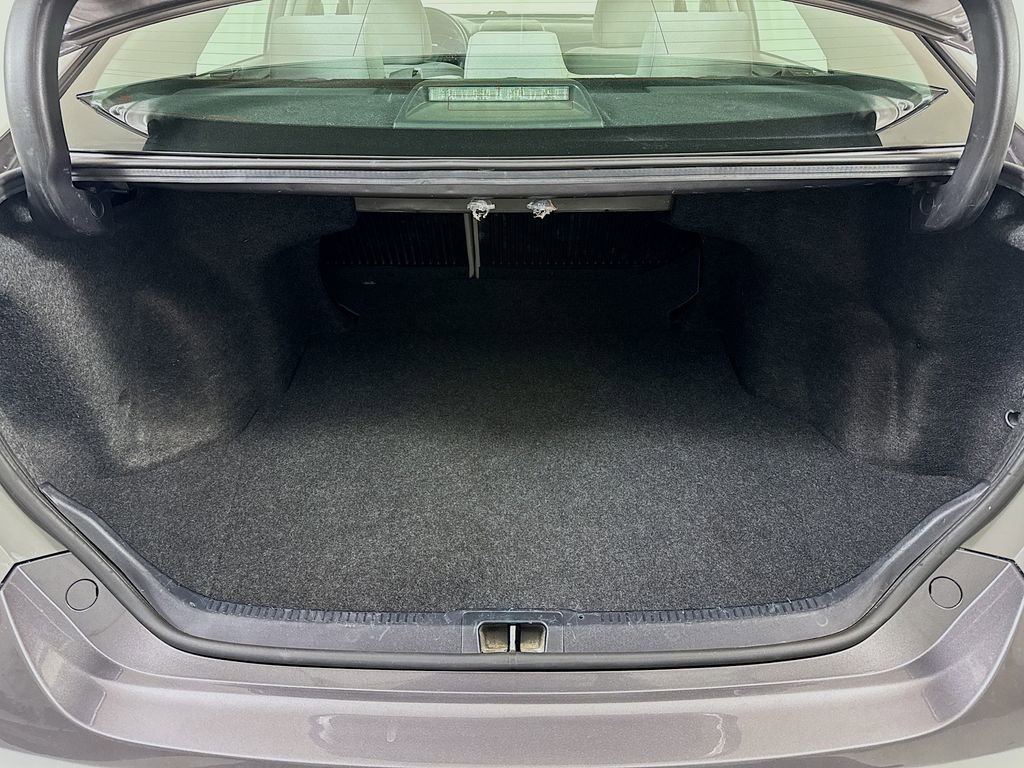 Used 2017 Toyota Camry LE image 21