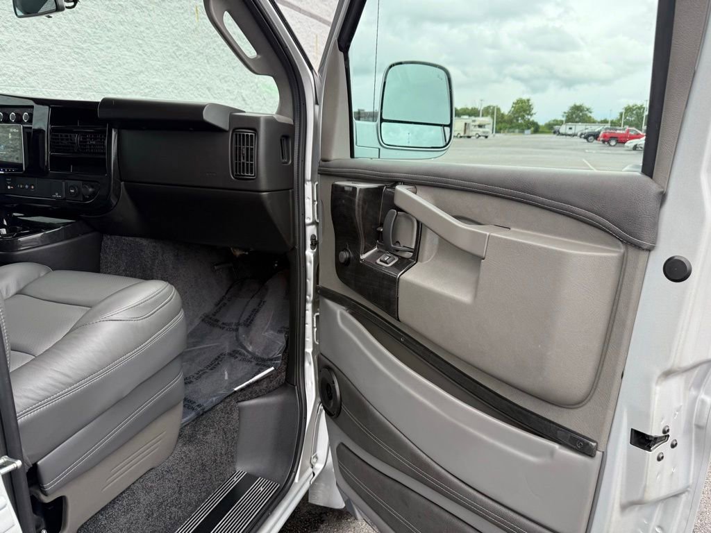 Used 2023 GMC Savana 2500 image 30