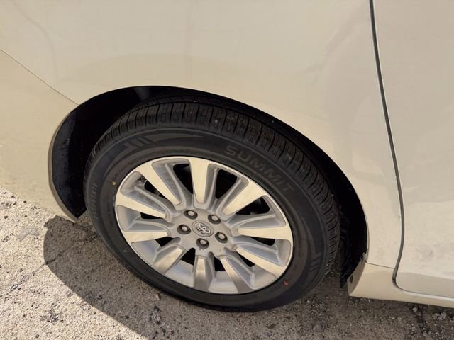 Used 2013 Toyota Sienna Limited w/ Premium Pkg image 34