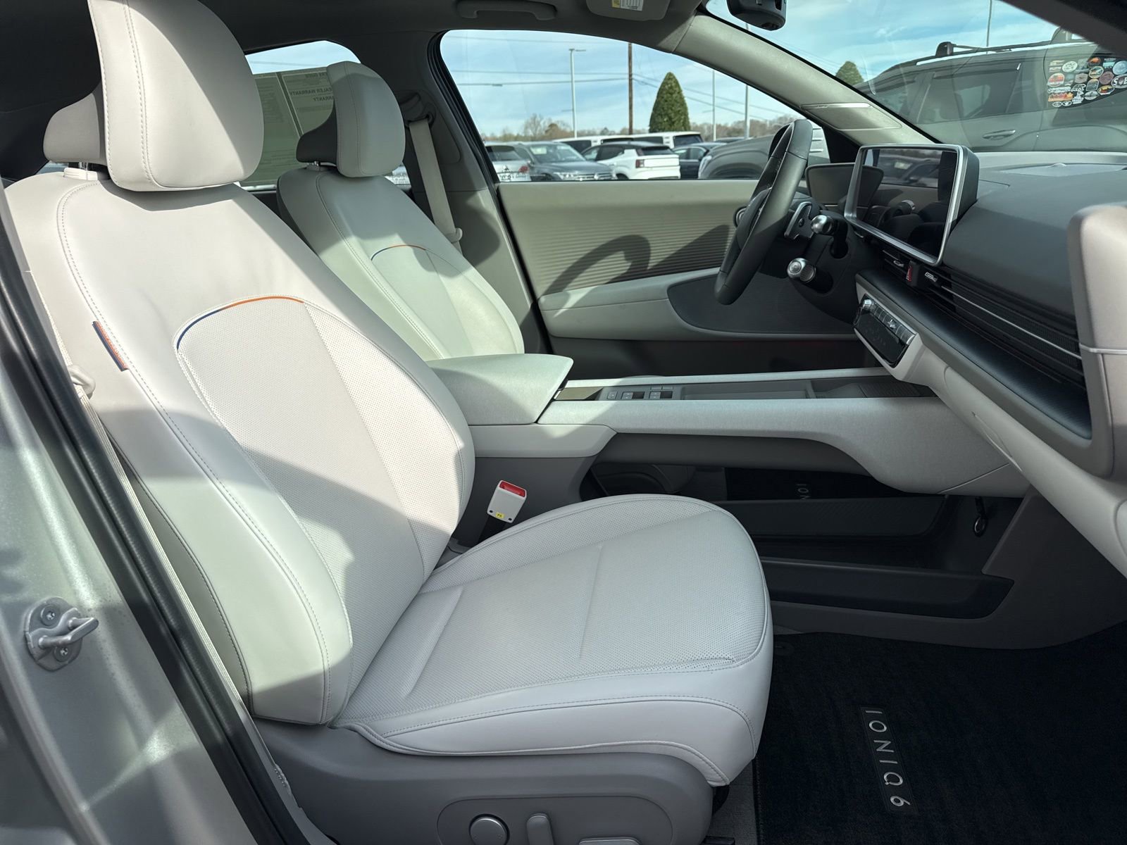 Used 2025 Hyundai Ioniq 6 Limited image 36