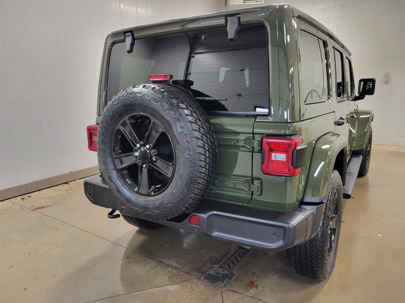 Used 2023 Jeep Wrangler Unlimited Sahara AWD/4WD image 7