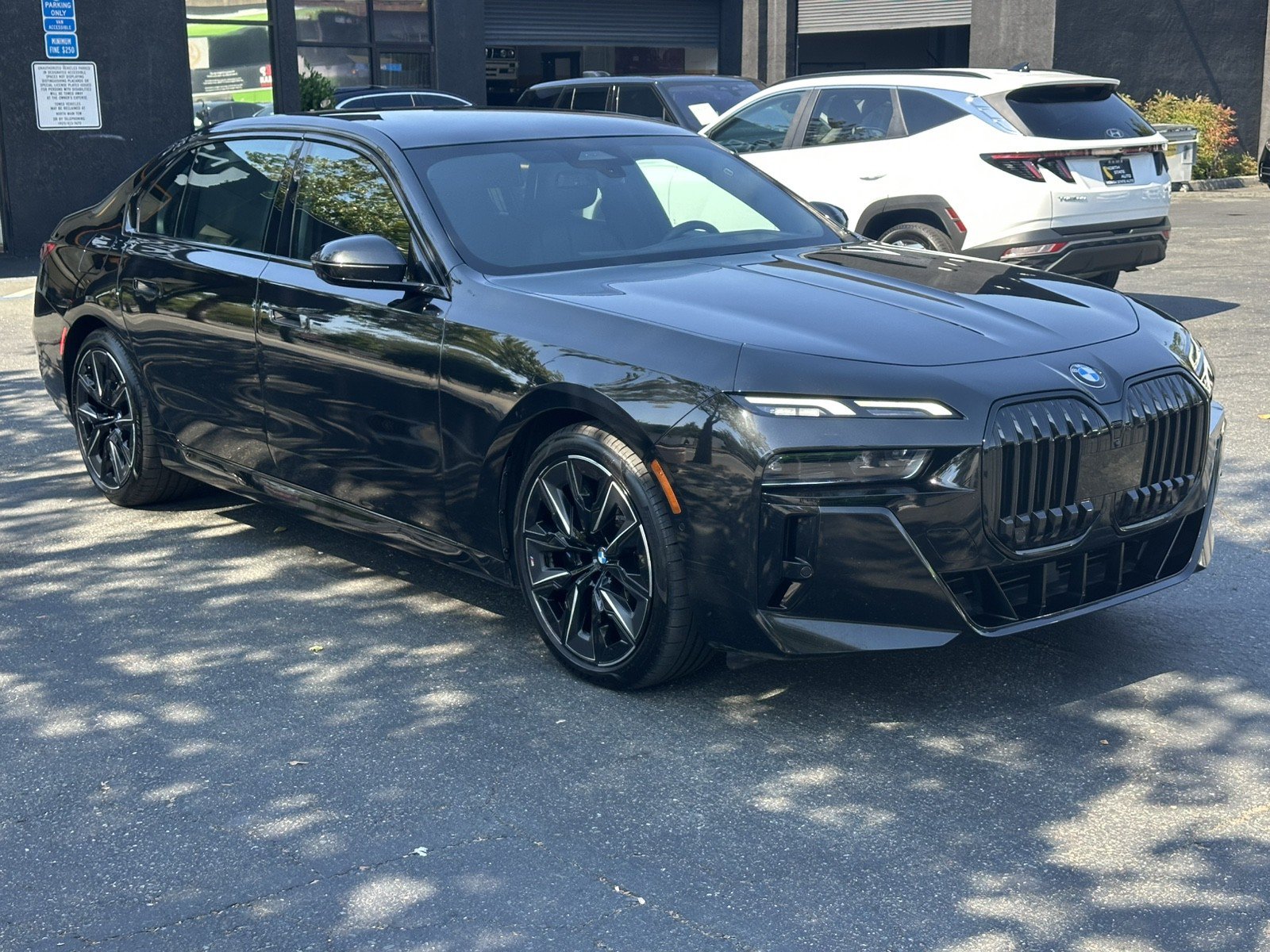 Used 2023 BMW 740i w/ Parking Assistance Package RWD image 7