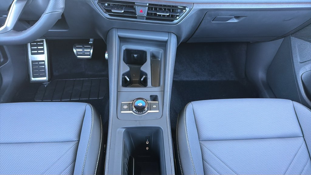 New 2026 Volkswagen Tiguan SE R-Line FWD image 18