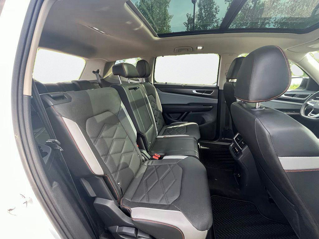 Certified 2024 Volkswagen Atlas Peak Edition SE AWD/4WD image 27
