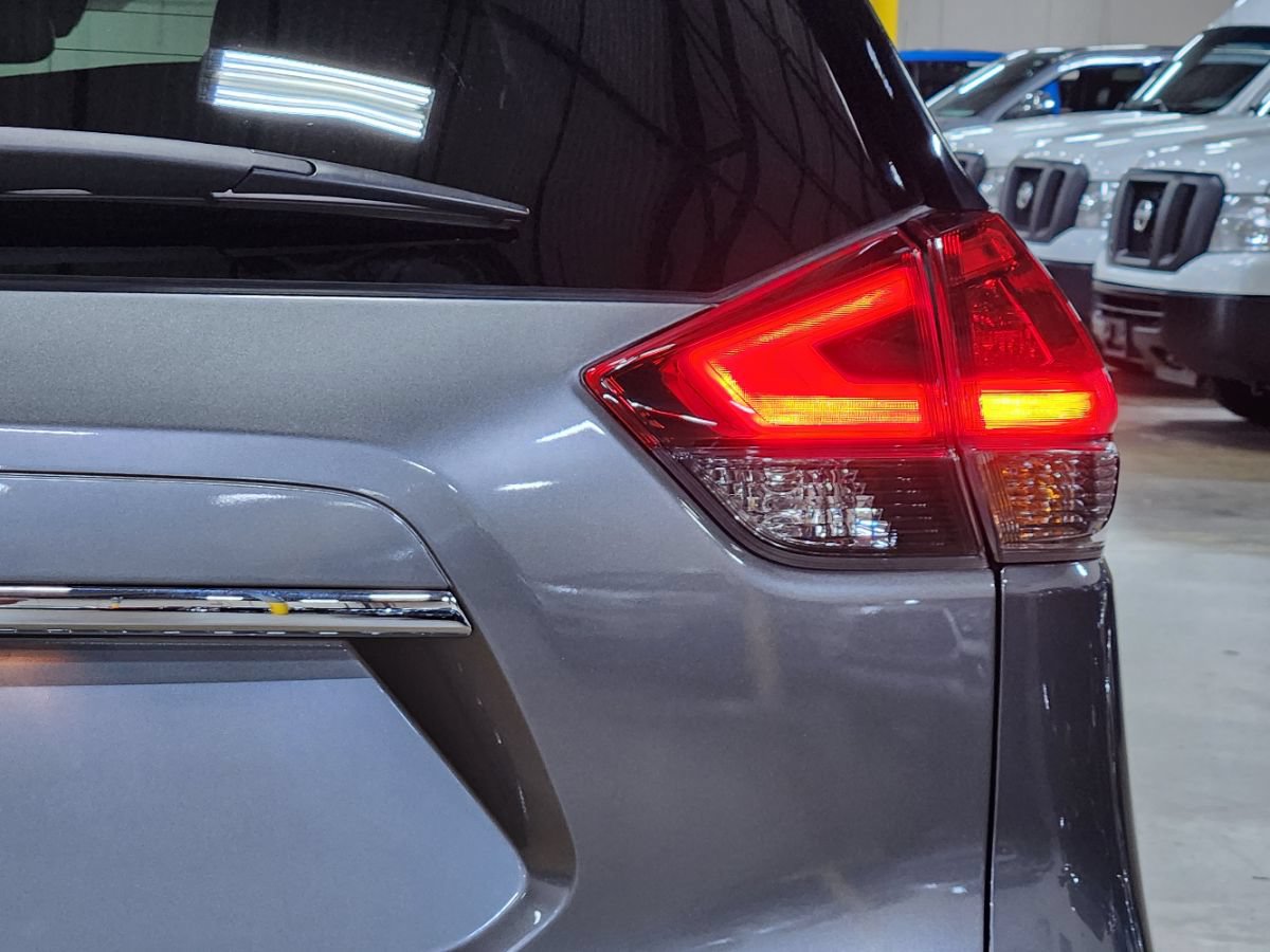 Used 2020 Nissan Rogue SL AWD/4WD image 22
