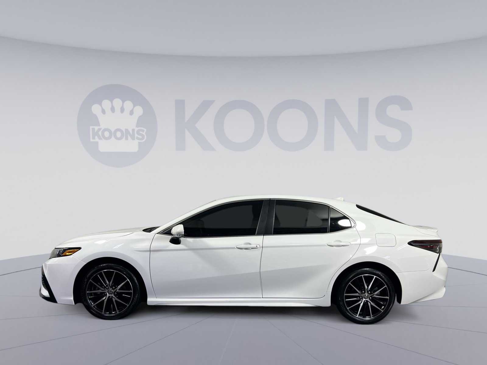 Used 2024 Toyota Camry SE w/ Convenience Package FWD image 7