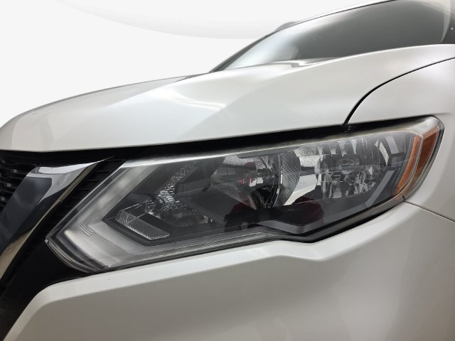 Used 2019 Nissan Rogue SV w/ Premium Package AWD/4WD image 32