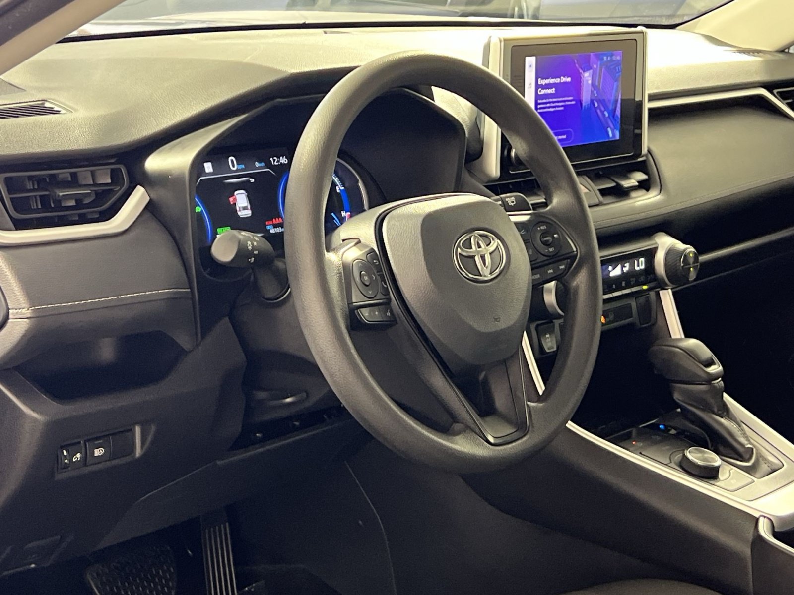 Used 2025 Toyota RAV4 XLE AWD/4WD image 16