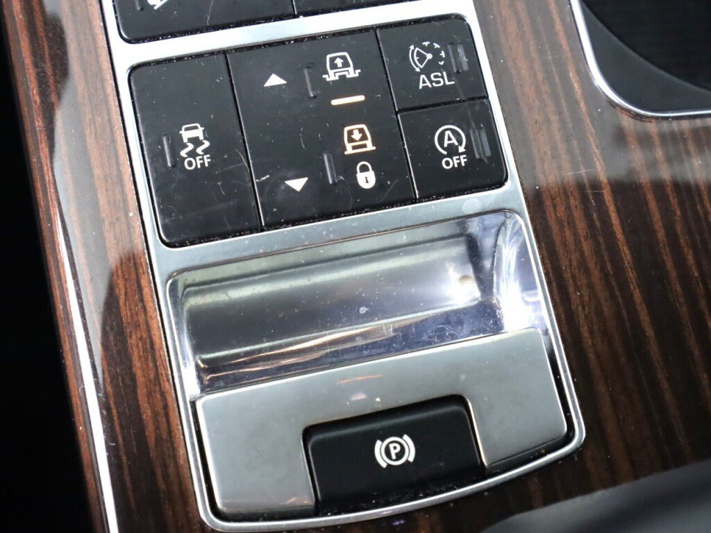 Used 2015 Land Rover Range Rover Supercharged AWD/4WD image 25
