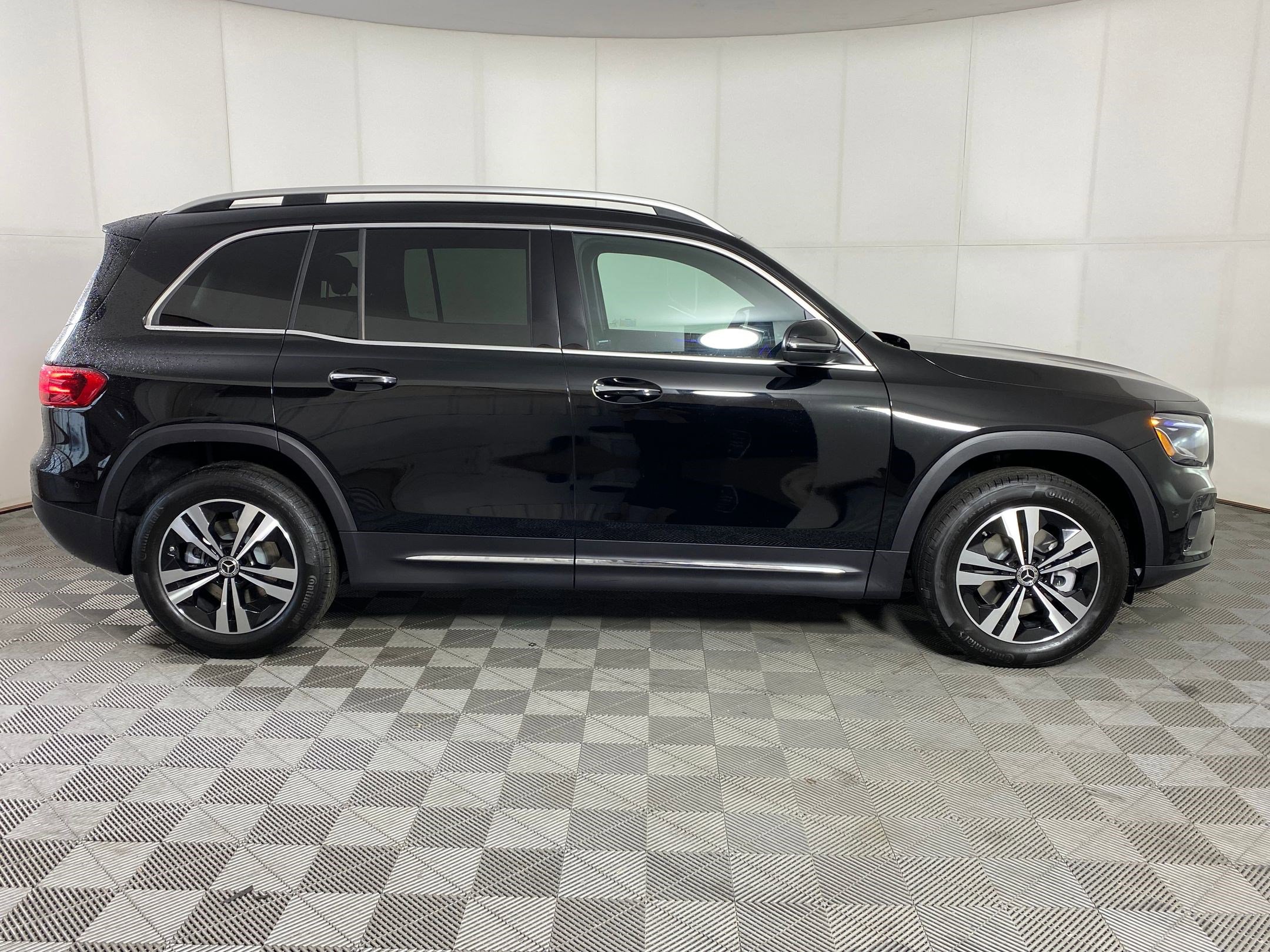 New 2025 Mercedes-Benz GLB 250 4MATIC image 7