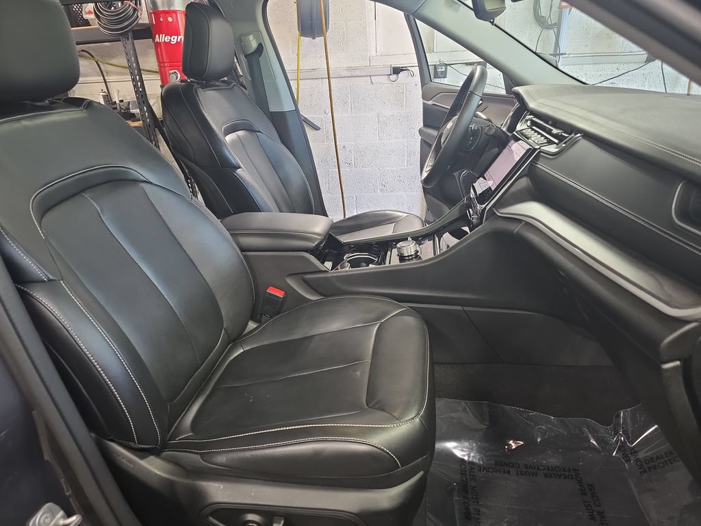 Used 2022 Jeep Grand Cherokee L Limited AWD/4WD image 10