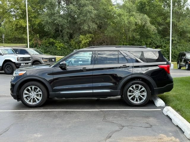 Used 2023 Ford Explorer XLT w/ Equipment Group 202A AWD/4WD image 4