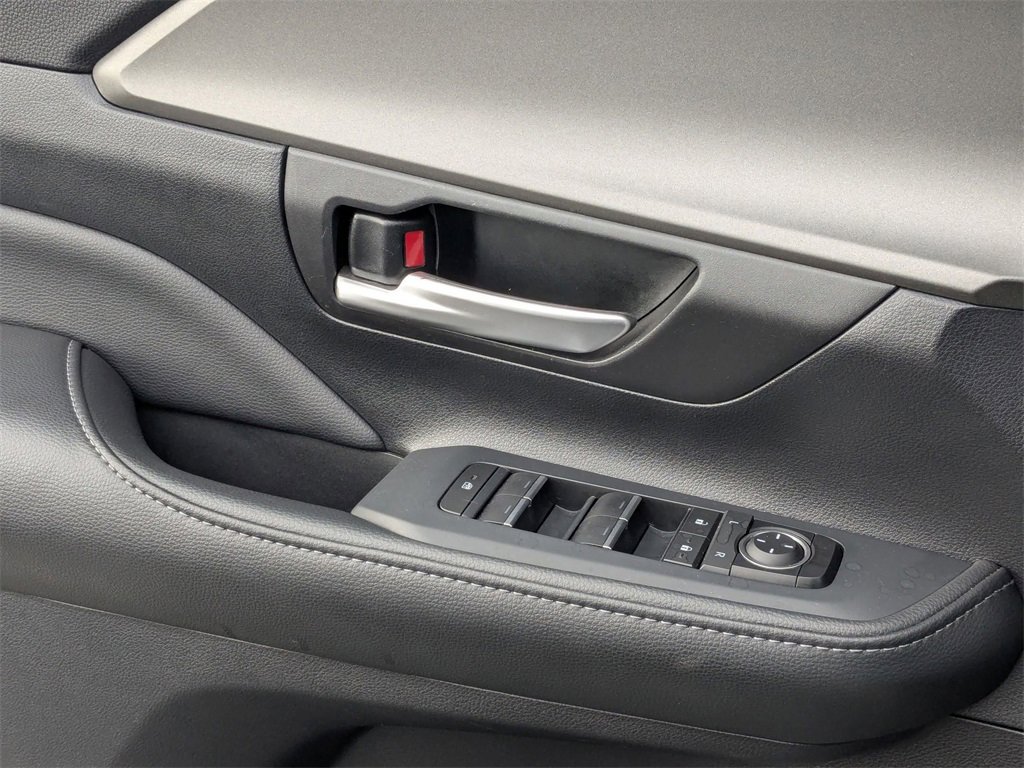 Used 2025 Toyota Grand Highlander AWD image 17