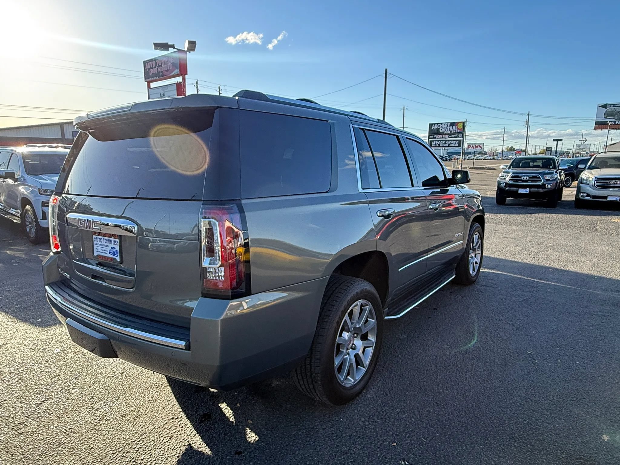 Used 2017 GMC Yukon Denali w/ Open Road Package AWD/4WD image 5