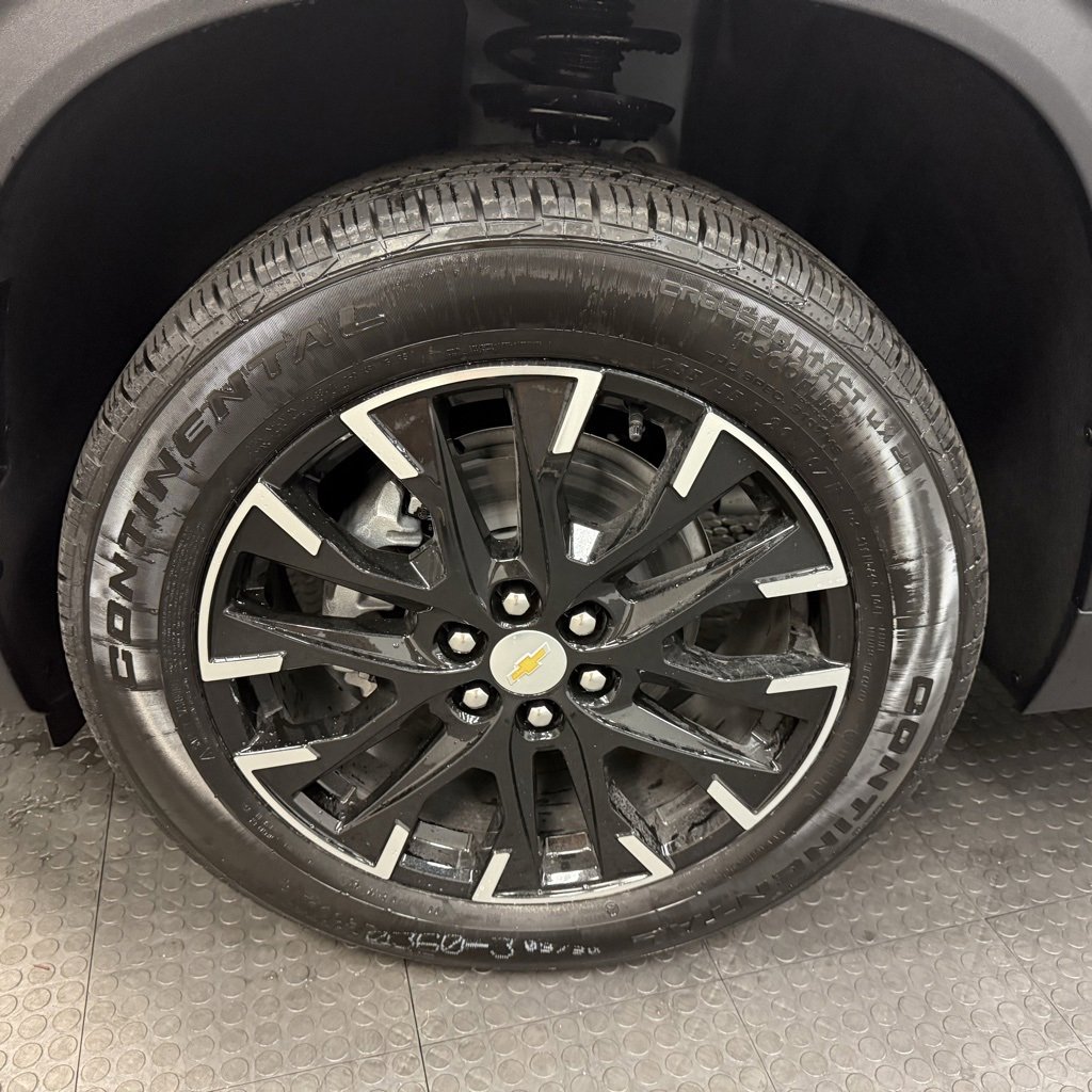 New 2026 Chevrolet Traverse LT w/ Sun and Wheel Package FWD image 11