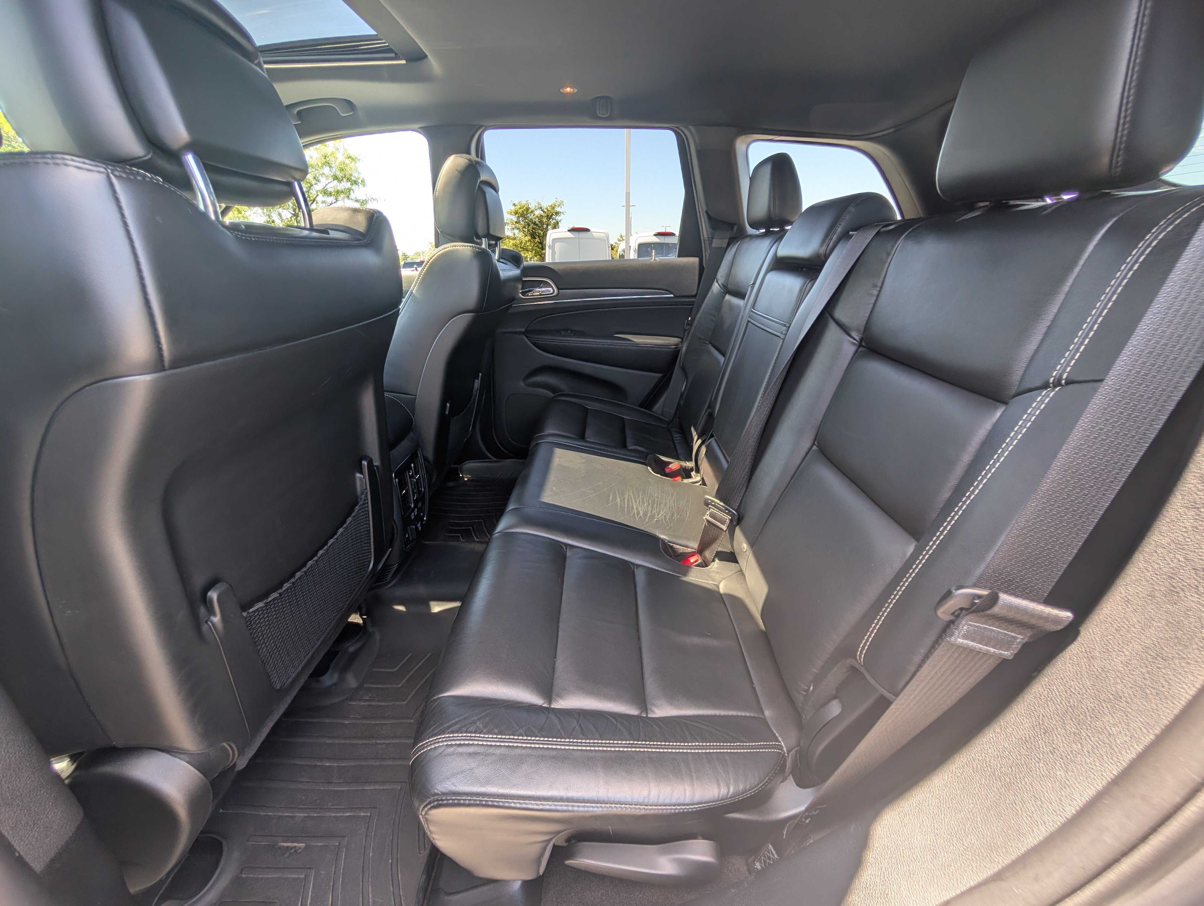 Used 2017 Jeep Grand Cherokee Limited AWD/4WD image 14