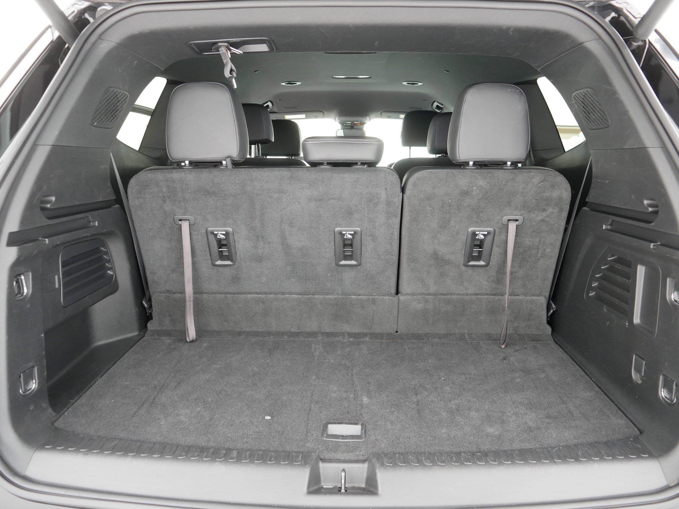 Used 2025 Buick Enclave Preferred image 18