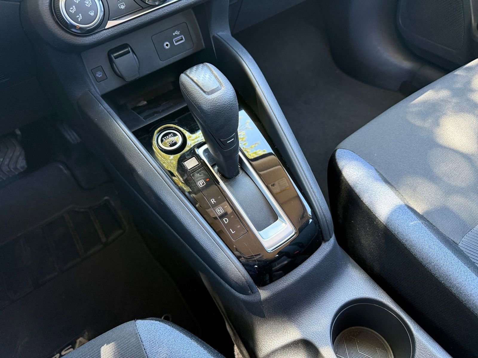 Used 2025 Nissan Versa SV image 41