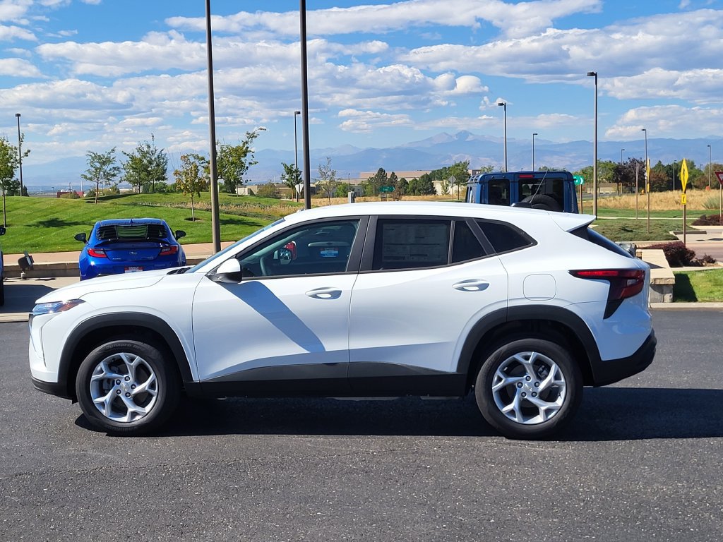 New 2026 Chevrolet Trax LS w/ LS Convenience Package FWD image 4