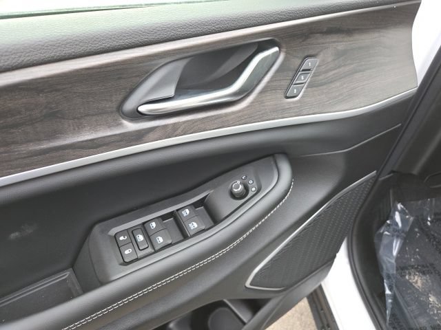 New 2026 Jeep Grand Cherokee Limited w/ Limited Altitude Package AWD/4WD image 11