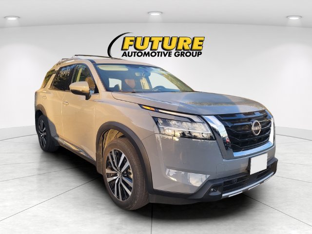 Used 2024 Nissan Pathfinder Platinum w/ Cargo Package