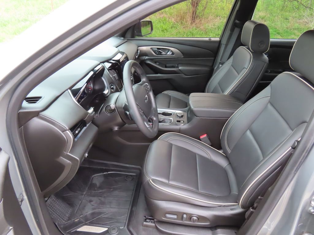 Certified 2023 Chevrolet Traverse Premier w/ Redline Edition AWD/4WD image 23