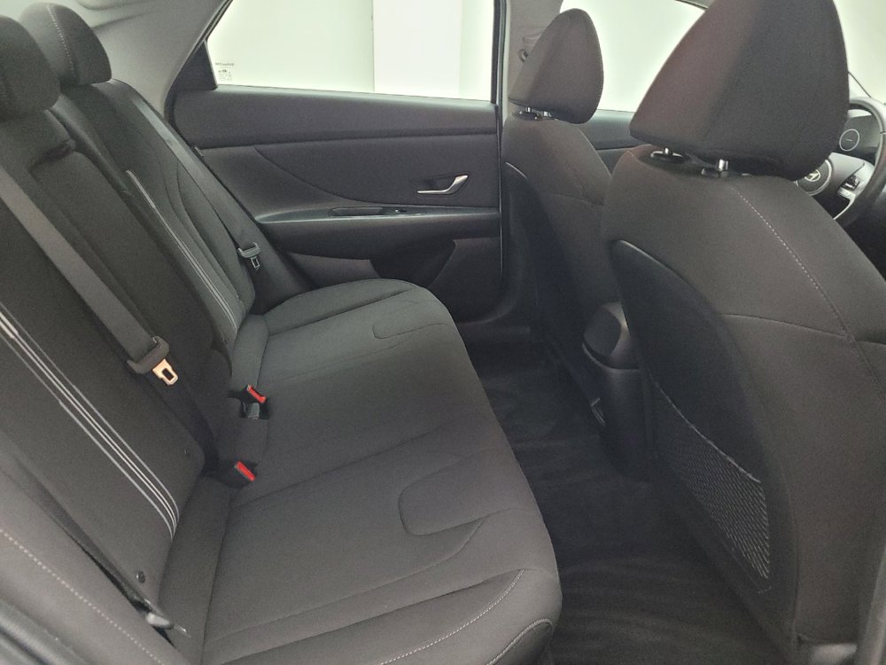 Used 2025 Hyundai Elantra SEL FWD image 19