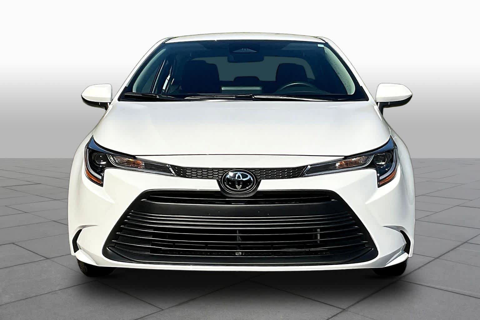 Used 2026 Toyota Corolla LE FWD image 4