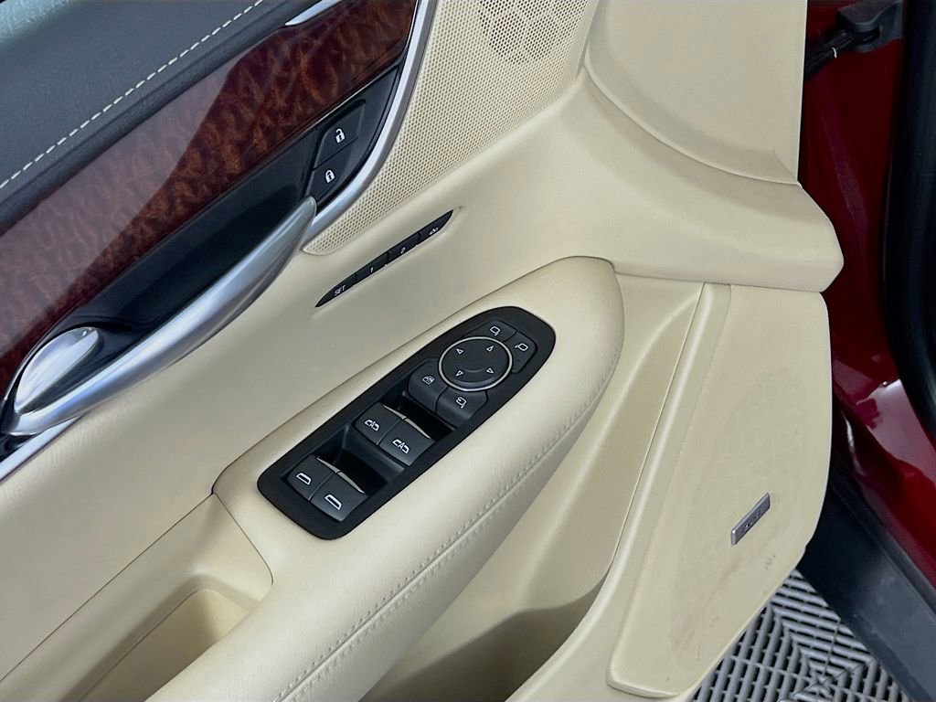 Used 2018 Cadillac XT5 Luxury w/ Driver Awareness Package image 17