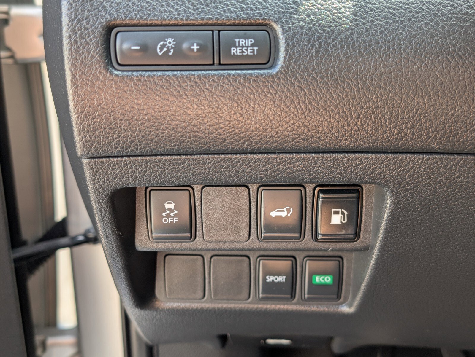 Used 2018 Nissan Rogue SV image 37