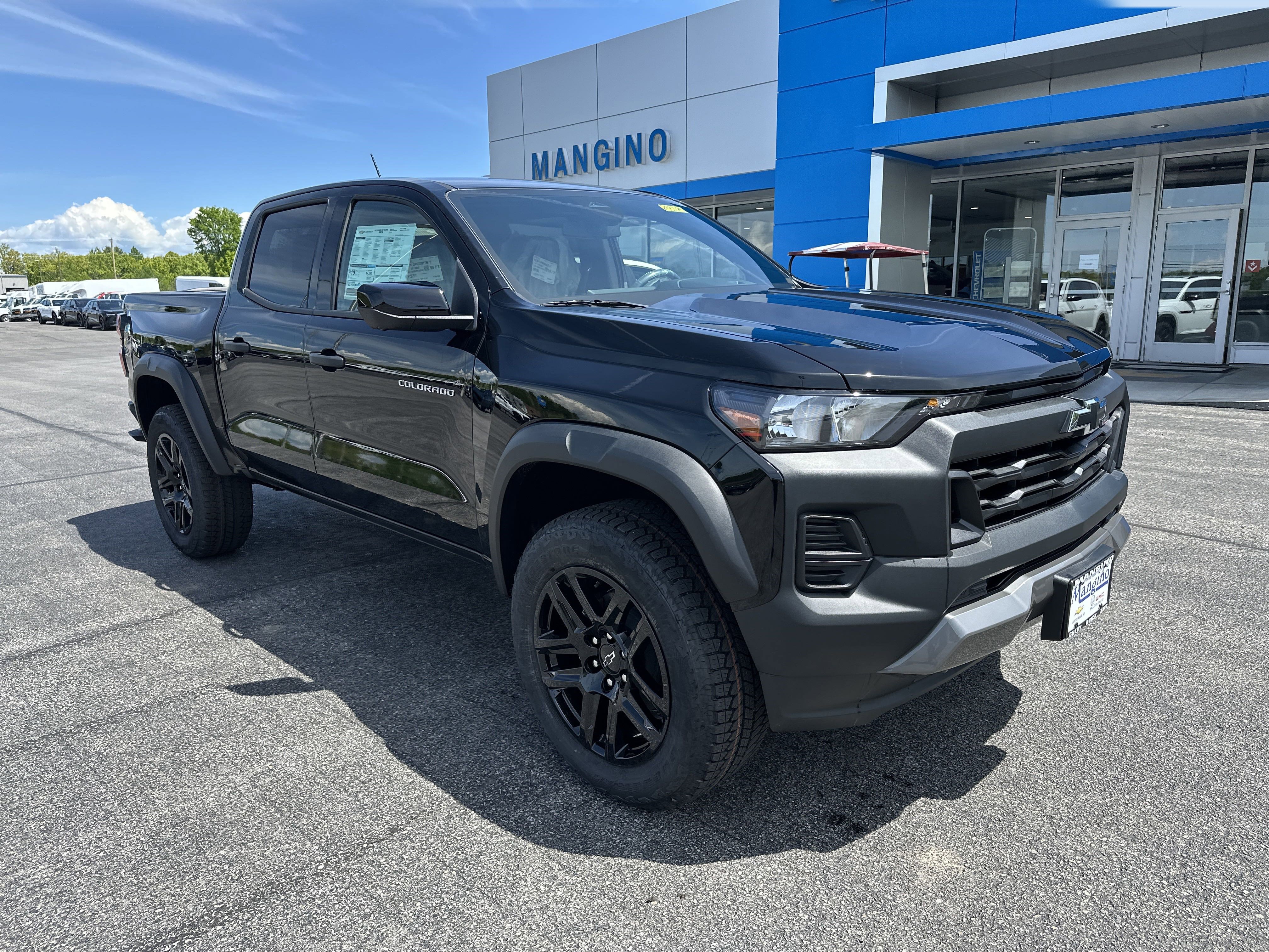 New 2025 Chevrolet Colorado Trail Boss w/ Midnight Edition image 2