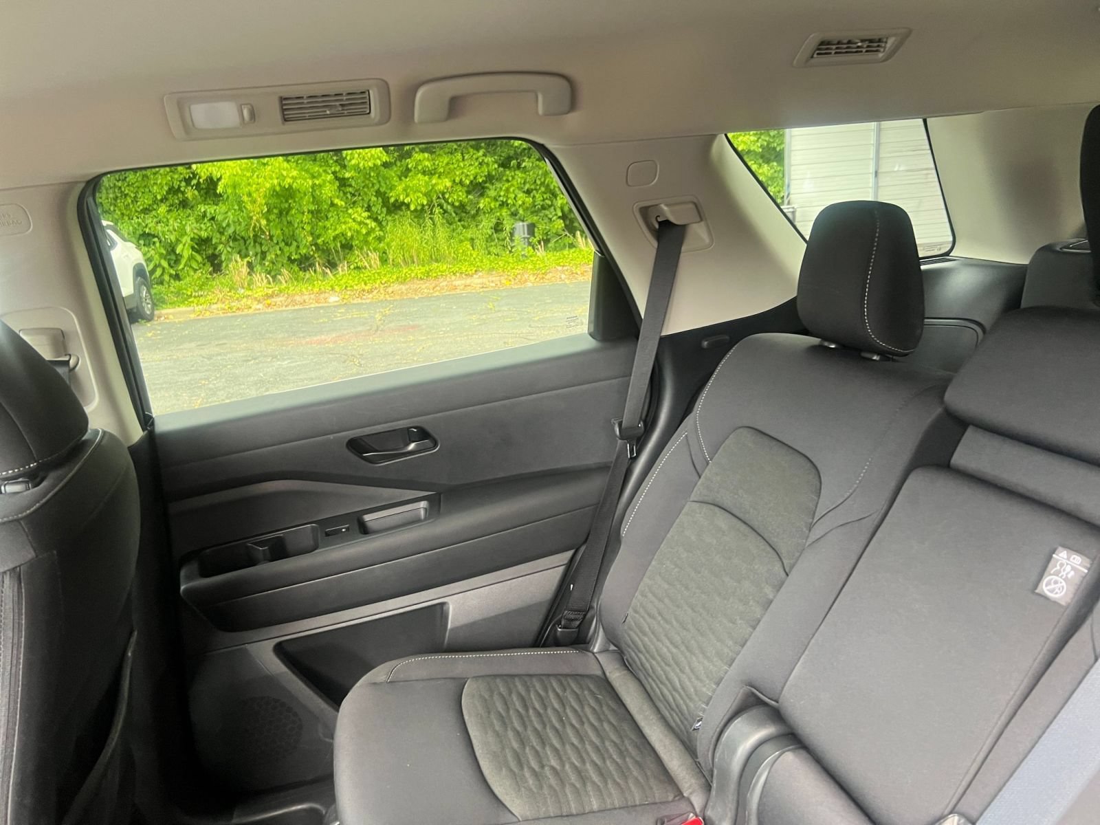 Used 2025 Nissan Pathfinder SV AWD/4WD image 38