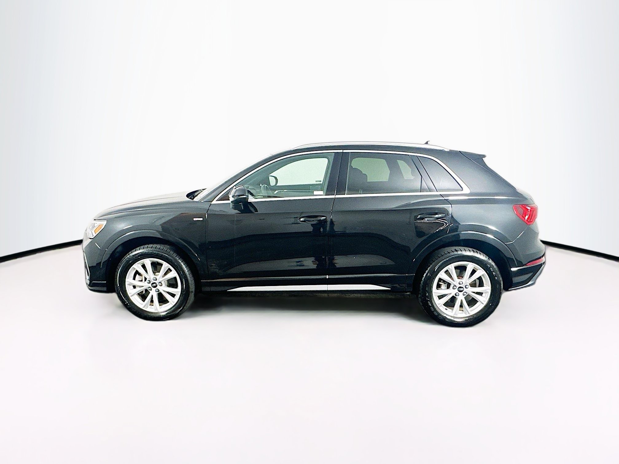 Used 2025 Audi Q3 2.0T Premium AWD/4WD image 4