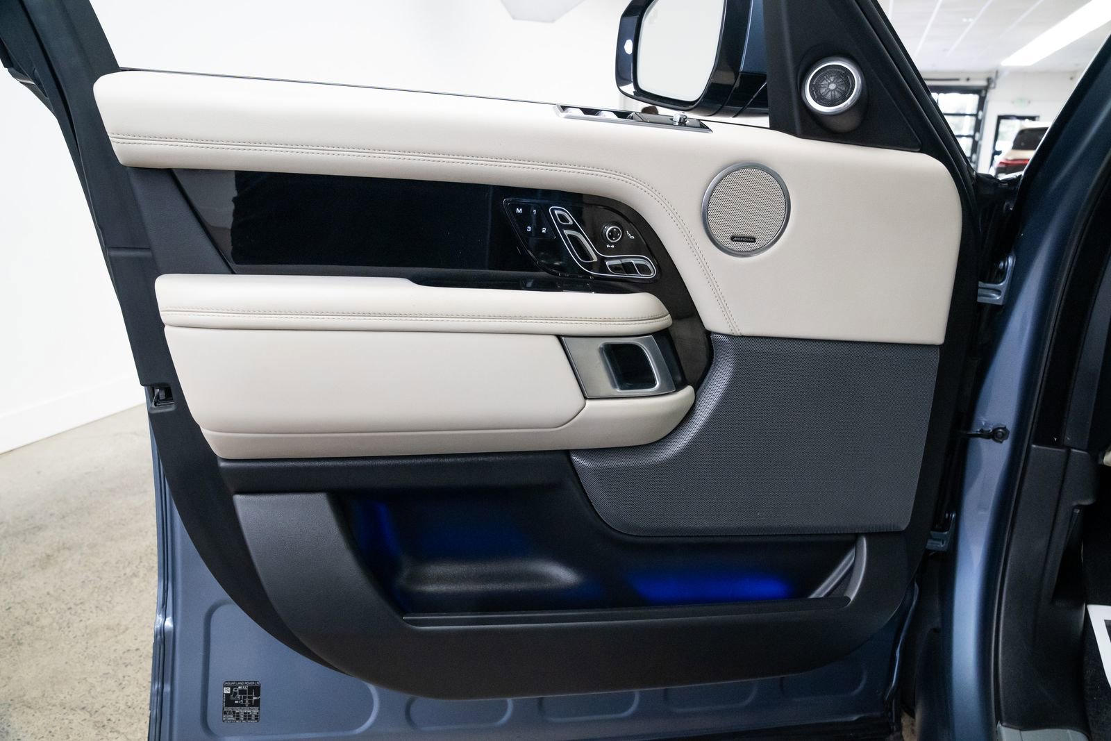 Used 2021 Land Rover Range Rover Westminster Edition image 16