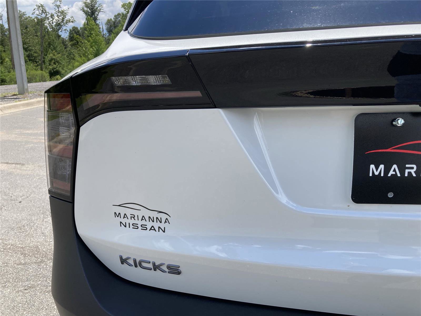 New 2025 Nissan Kicks SR image 12