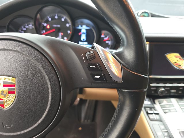 Used 2015 Porsche Panamera RWD image 18