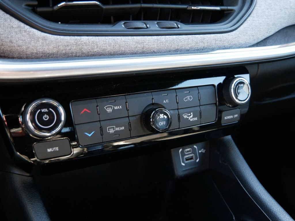Used 2025 Jeep Compass Latitude AWD/4WD image 25